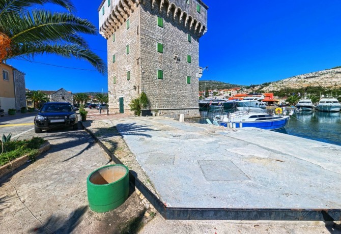 Marina – ljepota na pola puta između Splita i Šibenika