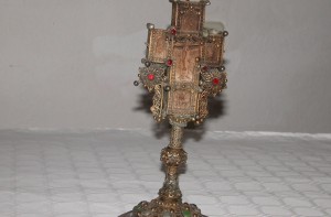 Skupocjeni pozlaćeni i dijamantni križ, dar cara Franje Josipa don Filipu Rimcu(u Poljakovoj etno-zbirci)