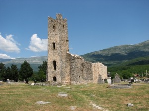 3 Starohravatska Crkva Sv. Spasa iz 9. st. (bazilika) nadomak izvora rijeke Cetine
