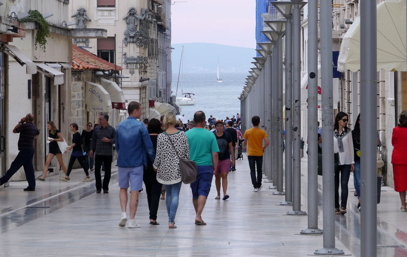 Natječaj za izlaganje u Galeriji Fotokluba Split Fotoklub Split poziva fotografe da se prijave na Natječaj za izlaganje u Galeriji fotografije Fotokluba Split u 2018. godini.