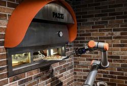 Pizzerija u kojoj rade samo roboti otvorila drugi restoran u Parizu!