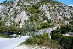 Čikotina lađa - most preko Cetine
