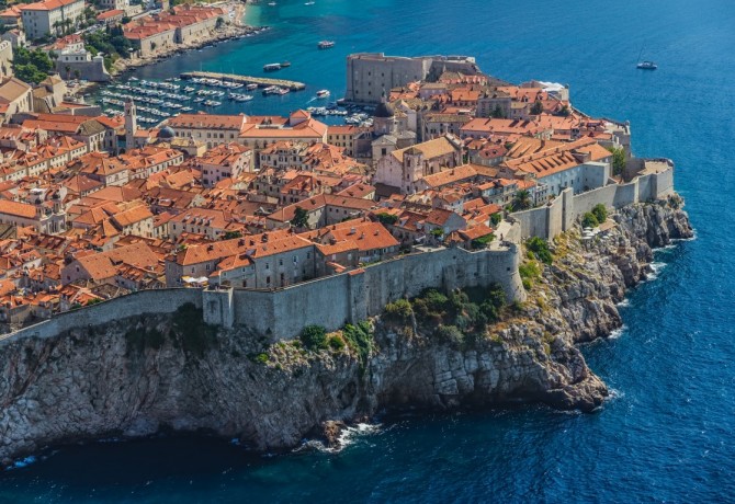 How to meet Dubrovnik on foot