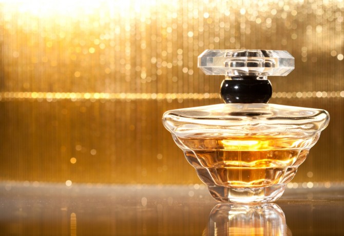 Za ove parfeme kažu da su savršen dar ispod božićne jelke!