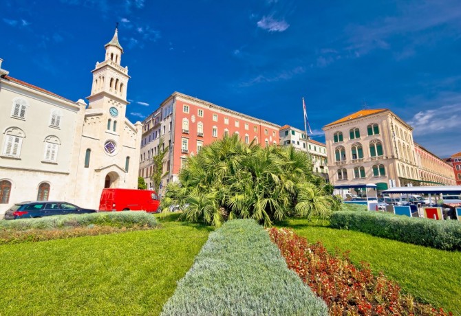 Pogled prema crkvi i samostanu sv. Frane u Splitu…