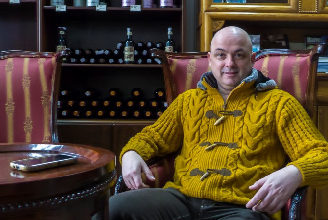 Umjetnički kreator ViletinA u „salonu kulture”