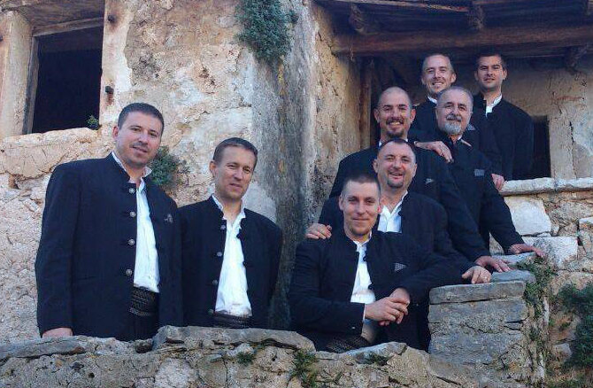 Klapa Kalelarga pjesmom osvaja…