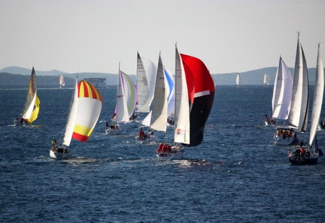 Viška regata, stari jedriličarski spektakl