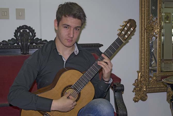Miroslav Mrass – „majstor na gitari“