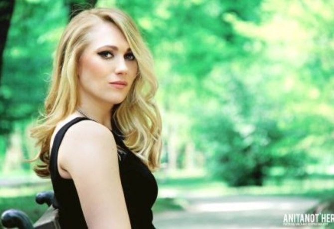 Pjevačica Neda hrabro nastavlja s glazbom