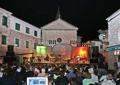 Opuzenska fešta lakih glazbenih nota