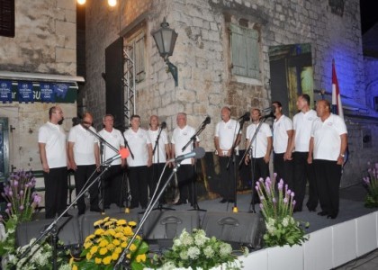 Božićni koncert Festivala dalmatinskih klapa Omiš