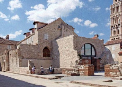 Kaštelansko tradicijsko ruho u Etnografskom muzeju Split