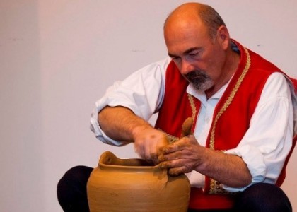 Potravlje njeguje tradicijsko lončarstvo