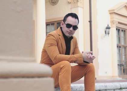 Muškarci sretan vam Vaš dan!