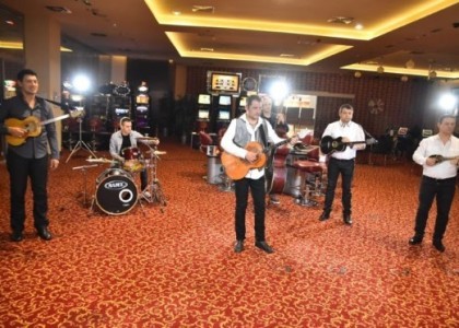 Uz novi video spot Slavonia band slavi prvih 15 godina