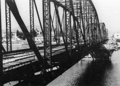 Željezni most spaja povijest s budućnošću