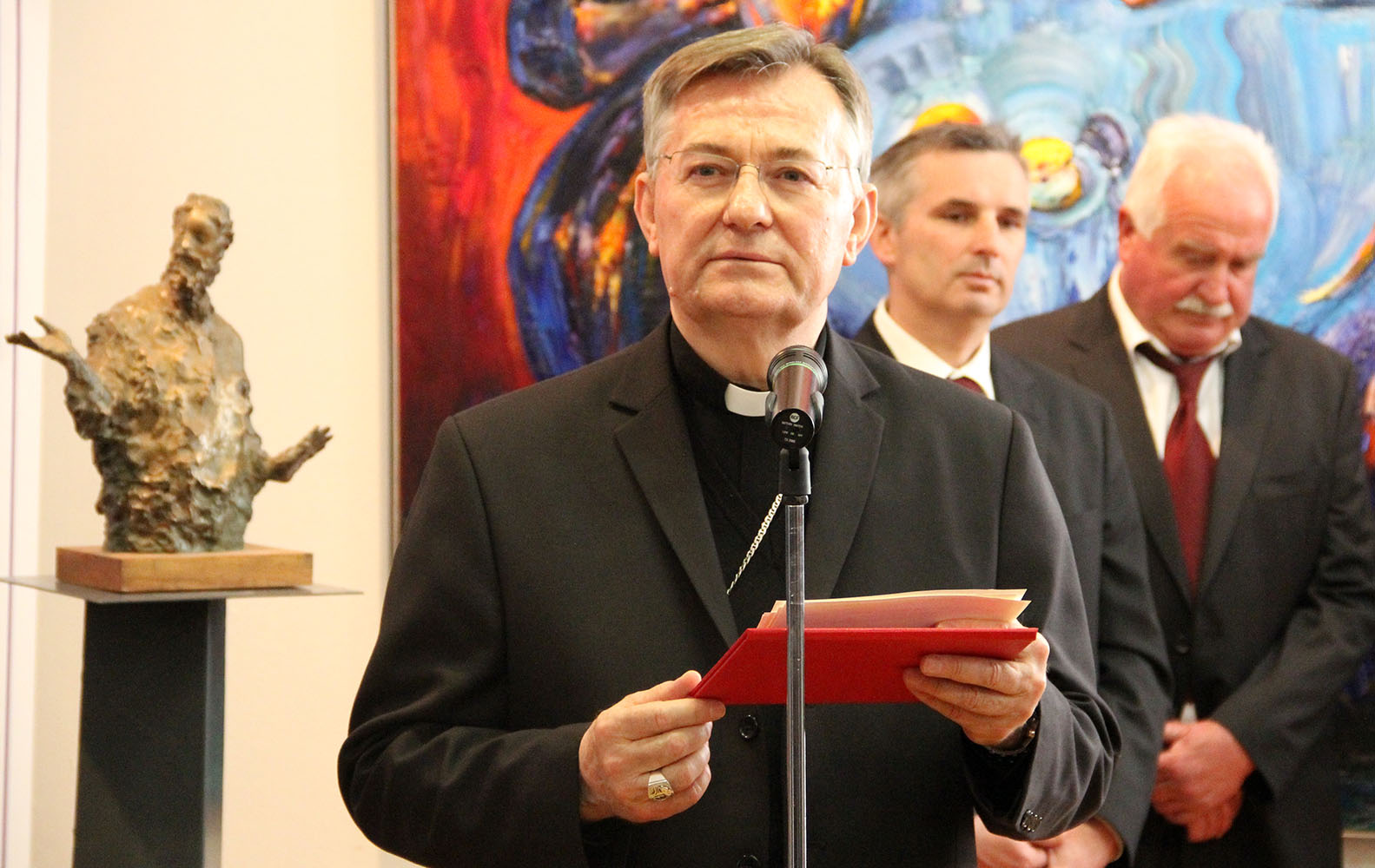 Svećeničko ređenje u Splitu Splitsko-makarski nadbiskup Marin Barišić zaredio je za svećenike trojicu ovogodišnjih kandidata u u konkatedralnoj crkvi sv. Petra u Splitu.