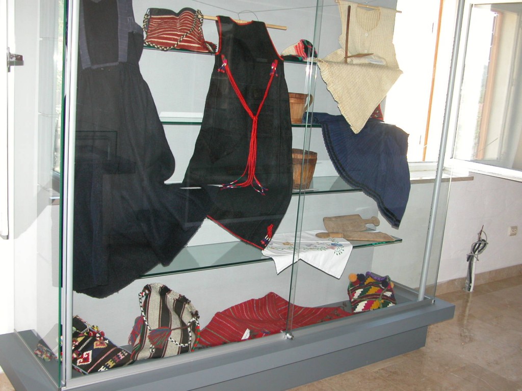 Stara etno odjeća u Muzeju triljskog kraja
