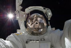 Što se dogodi s noktima na rukama astronauta nakon šetnje svemirom…