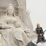 Kralj Charles III. slavnog glazbenika proglasio vitezom