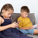 “Djetinjstvo bez mobitela” – pokret koji se ubrzano širi Velikom Britanijom