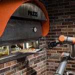 Pizzerija u kojoj rade samo roboti otvorila drugi restoran u Parizu!