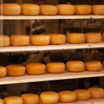 Talijanska banka čuva poluge sira, a kredit i dugove možete plaćati u parmezanu!