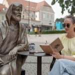 Jedinstvene skulpture osvojile zagrebačke trgove: Predstavljamo ‘Sit&Meet’ – Stazu hrvatskih velikana