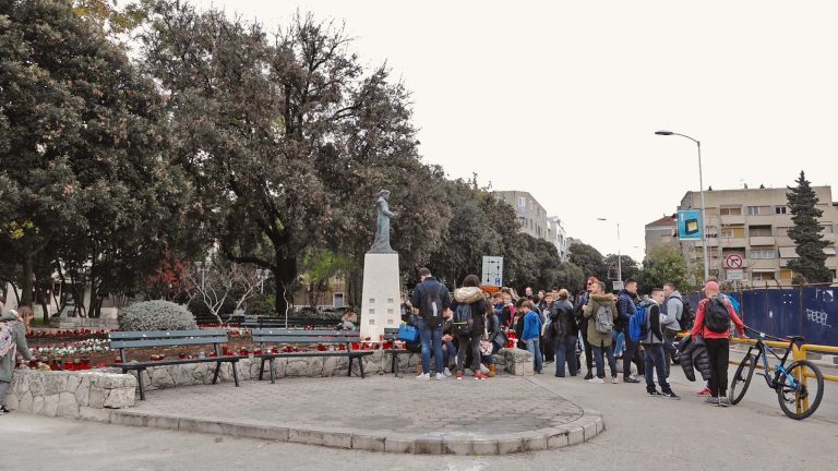 Spomenikom Split Odaje Poštovanje Gradu Vukovaru